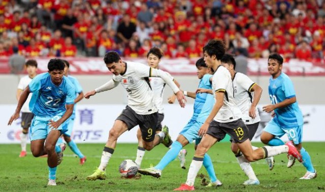 U22国足为何半场狂轰9球？王钰栋单点爆破，对手血槽已空