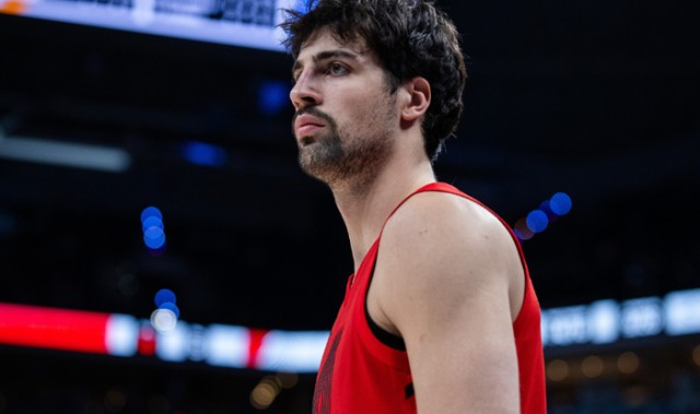 华体会 hth-30+6+2+2，因为他老了，交易他，结果他焕发新生，要带队进季后赛|霍勒迪|开拓者|朱霍勒迪|快船|阿夫迪亚_新浪体育_新浪新闻